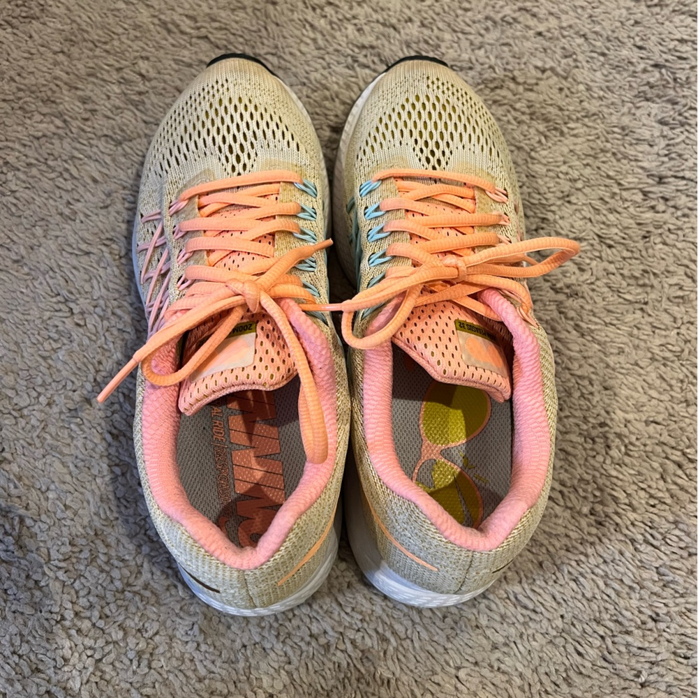 Women’s 8.5 Nike Athletic Running Shoes